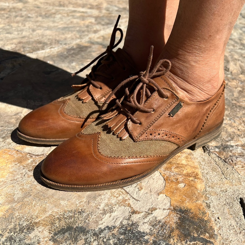 Levi’s Leather Lace-Up Oxfords